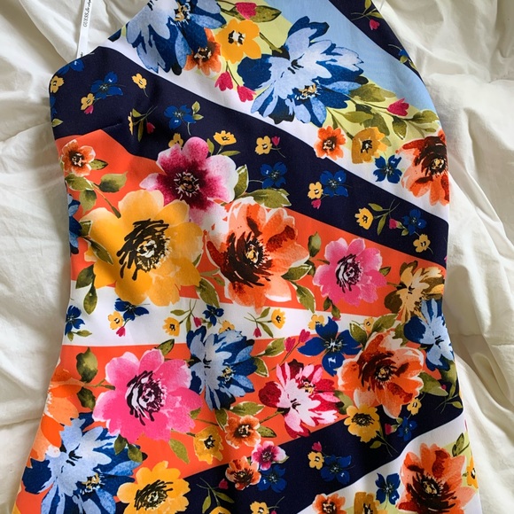 GUESS Los Angeles super pretty Scuba Knit 🧶 Floral Dress Size 12 NWOT Guess? 💐 - Picture 2 of 6